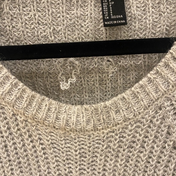 Forever21 cropped grey sweater - Picture 2 of 3